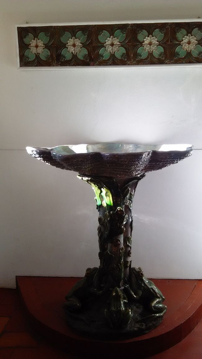 受付で<br />お兄さんが申し分けなさそうに<br />「あなたは60歳以上ですか？」ときいてきた。<br /><br />パスポートを見せて<br />「残念だけど、明日の明日に60歳なの」<br />と言うと<br /><br />「う～ん、お祝いを兼ねて半額にしておくね」<br />ラッキー！　かなぁ<br />