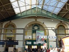 サン・ベント駅(Estação de São Bento)へ。
11：30、サン・ベント駅到着です。
構内の自販機でアンダンテカードを購入します。
明日ポルト空港へいきますので、４ゾーンの２４時間券を購入。
ポルトは坂の街なので、市内の移動手段としてバスをフル活用するための必需品です。