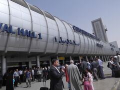 カイロに着きました！
3月の関東から来ると非常に暑いです！
確か30度位あった気がします！
