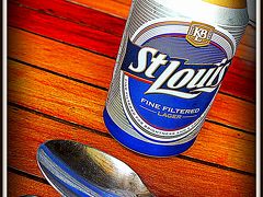 【チョベ・サファリ・ロッジ】

ボツワナのビール『St Louis』。1970年に設立されたKgalagadi Breweries (Pty) Limited のビール。アルコール度3.5％。外人の評価は....薄い～～～！