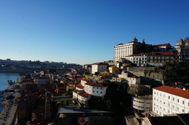 またドン・ルイス1世橋に来ました。<br />写真の左下にあるのってエレベータかな？