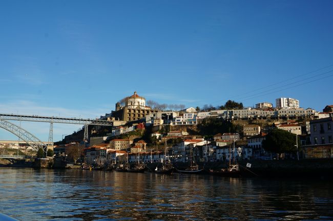 あまりにも時間があるのでドウロ川のクルーズの遊覧船に乗りました。時間は約50分、料金は確か10ユーロ、日本語のオーディオガイドもあったけど、なぜか私の席の回りのオーディオガイドは全て全滅。