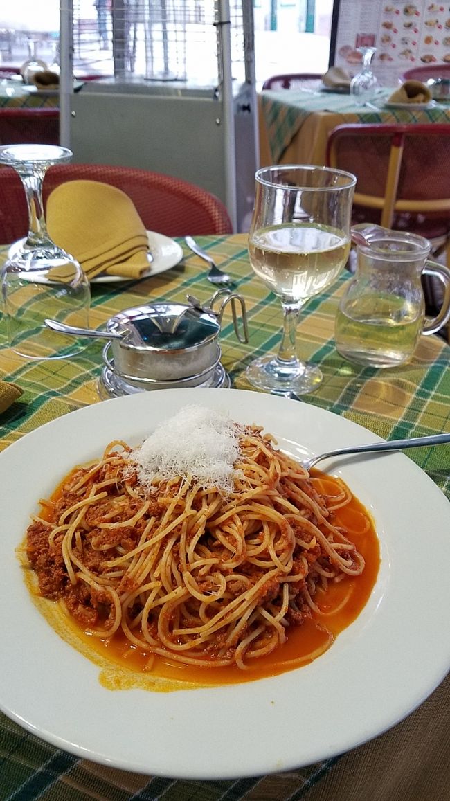 ボローニャ風スパゲッティ。<br />量にビビる…。