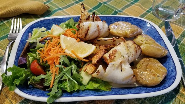 コッチへ来て初のイカ！<br />しかもガーリック炒め！！堪らん…。