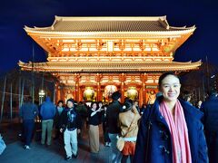 宝蔵門へやってまいりました。
それにしても浅草、外国人観光客の数が多い事多い事！
もっとも我々グループも4人中3人（見た目なら全員）外国人なんですけどね。
