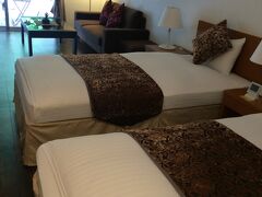 一泊目は、石垣北部の静かな所に宿泊してみたくてこちら。
想像通り、何もなくて、自然いっぱいで、しかもきれいで機能的なホテルでした。