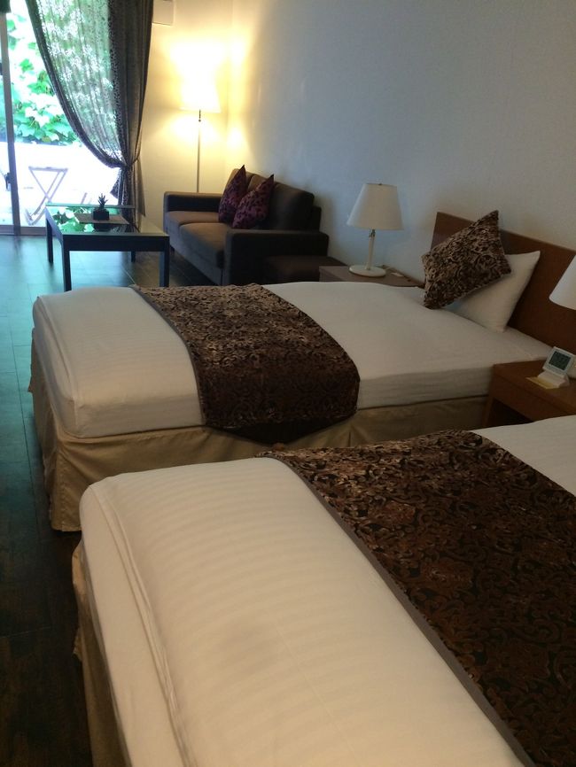 一泊目は、石垣北部の静かな所に宿泊してみたくてこちら。<br />想像通り、何もなくて、自然いっぱいで、しかもきれいで機能的なホテルでした。