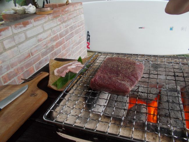 牛も、豚も、野菜も！<br />自分で用意しなくていいって素敵！<br />しかも後片付けもなし(^^)/<br /><br />この後、日没まで飲んで、食べて、真っ暗な砂浜でうとうとしました！<br />さいこー！