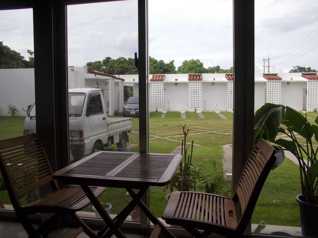 翌朝、朝食はフロント横で。<br />南国っぽい！