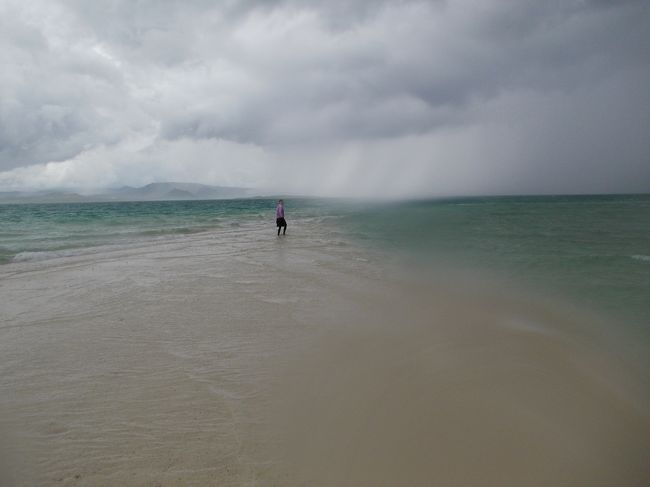 腹ごしらえ後は幻の島へ。<br />ライズ石垣島さんにおせわになりました。<br />ちょっとモーゼみたい(^^)/