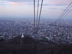 高度が上がるにつれ札幌の街並みが眼下に広がってきた。