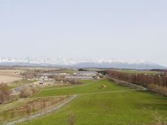 牧草地帯や遠くの山々の広がりを堪能することができる。

これでパノラマロードの観光も終える。