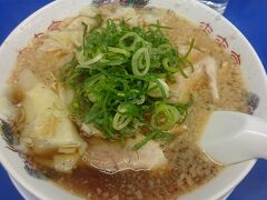 和歌山ラーメン風のスープは美味しい。
意外と名店。