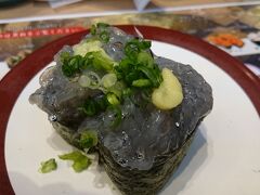 湘南や横須賀で寿司を食べるときにはこの生シラスは欠かせない。