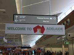 シドニー行き飛行機に乗るために、
アデレート空港に到着。