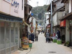 唐津市中心部から約30分移動し、呼子の朝市へ