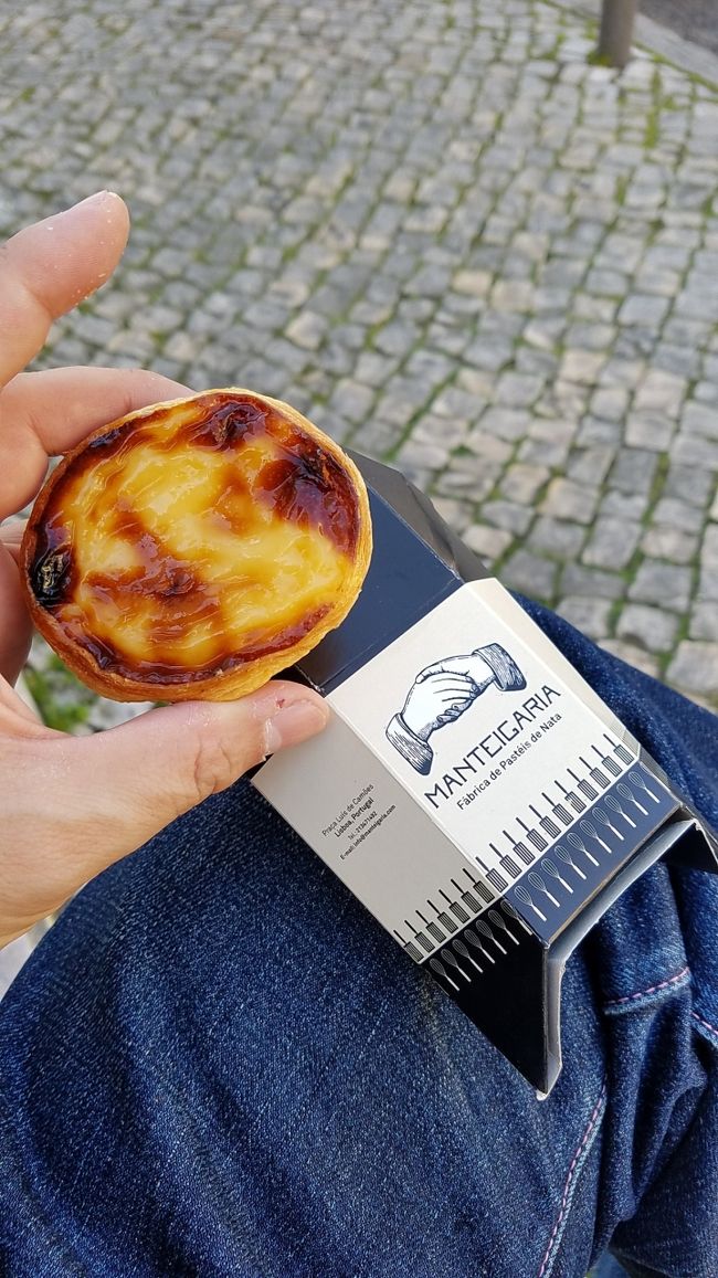 メルカード内のお店で買ったナタ。<br />初めて食べ、甘いモノが得意ではない<br />私もムシャムシャ…、美味し〜い！<br />好きになりました。