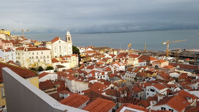 路面電車、28番が観光のメインとも<br />言われているので高台へ。<br />この景色、普段見ない私にはズルい<br />ですわ…。羨ましい。