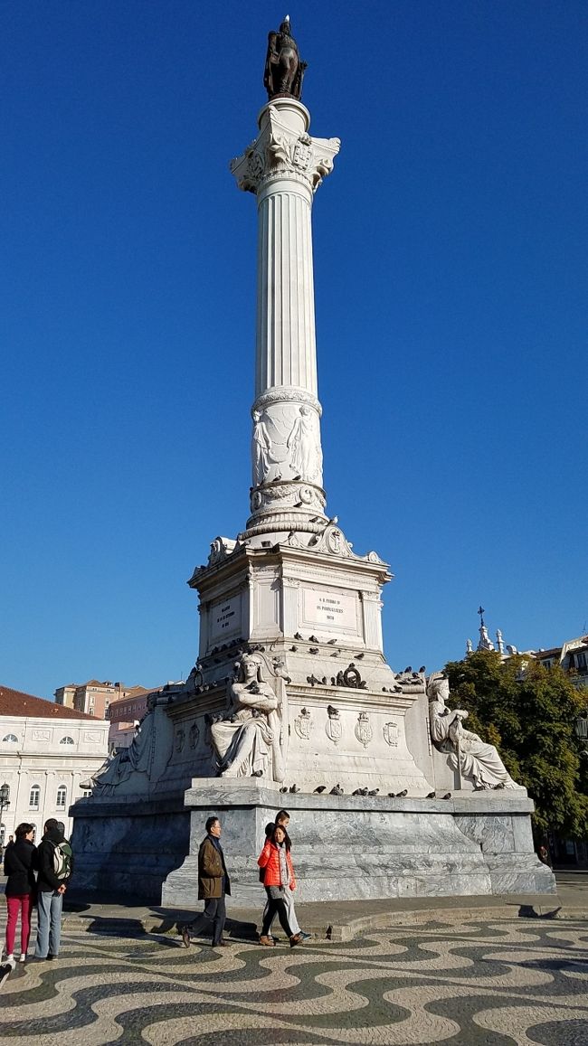 ホテル前にあったモニュメント。<br />気付けば毎日撮ってました…。