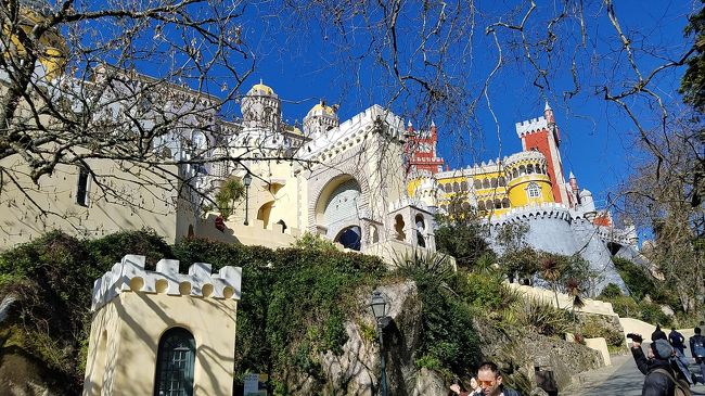 ペーナ宮殿。ムーアの城跡へ行くより<br />高い位置にあったので見学…。<br />景色の良いトコでした。