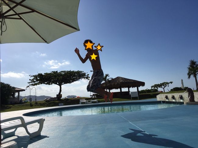 ホテルのプールでジャーンプ♪<br />プールの水はさすがに冷たいけど、プールサイドでノンビリもできる。<br />親子で日焼けしてました笑<br />私は海のビーチでひたすらノンビリ♡