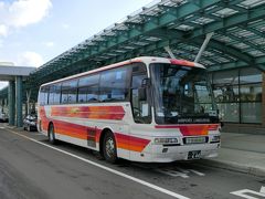 【函館空港】
函館からは函館帝産バスのシャトルバスで函館市内へ向かいます。
路線バス・市電セットの一日乗車券を買い路線バスで行くか迷いましたが、この先市電しか乗らなそうなのでシャトルバスにしました。
ホテルはラビスタで駅から少し遠いのですが、バスは函館駅を経由し最寄りのベイエリア前まで行ってくれるので便利です。
観光バスタイプなので、キャリーバッグを荷物室に預けられるのも良いです。

バスはR278を走り、函館駅へ向かい、函館駅からは、R279～東雲広路を経由し国際ホテル・ベイエリア前の順に進みます。
空港を出るときは補助席まで使い満席でした。


函館空港11:59--ベイエリア前12:28