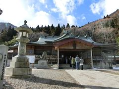 【函館八幡宮】
谷地頭駅から7-8分で函館八幡宮に到着しました。
