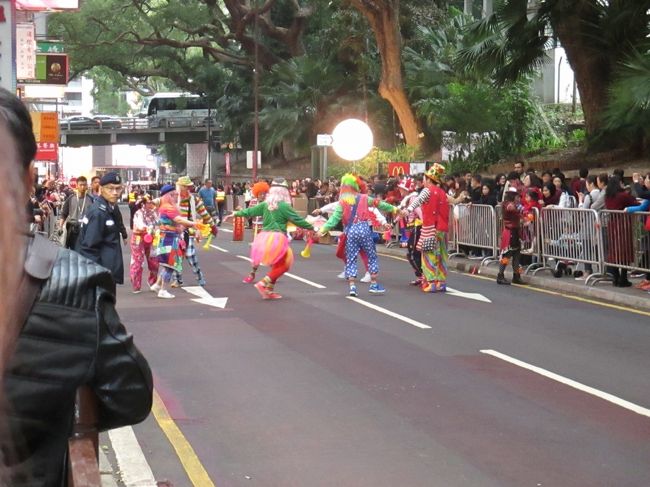 薄暗くなってきた頃には、海防道（ハイフォンロード）は通行止。