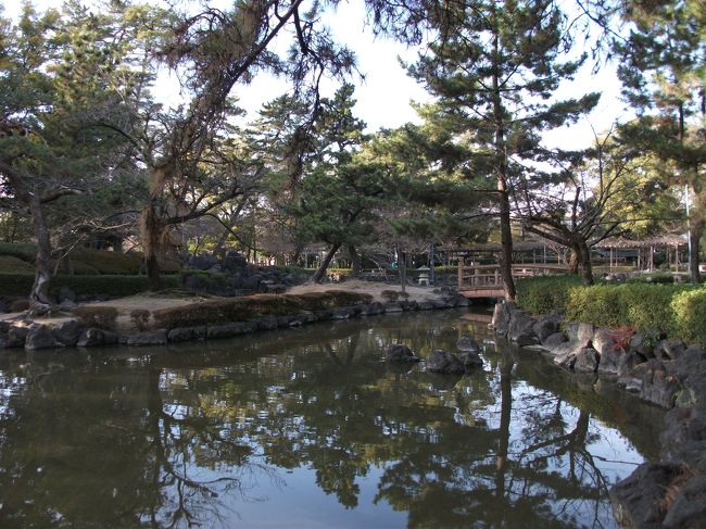 神社横のひょうたん池<br />静かです