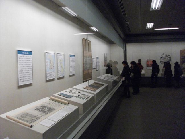 ２階に上がって入場<br />色んな展示があります。