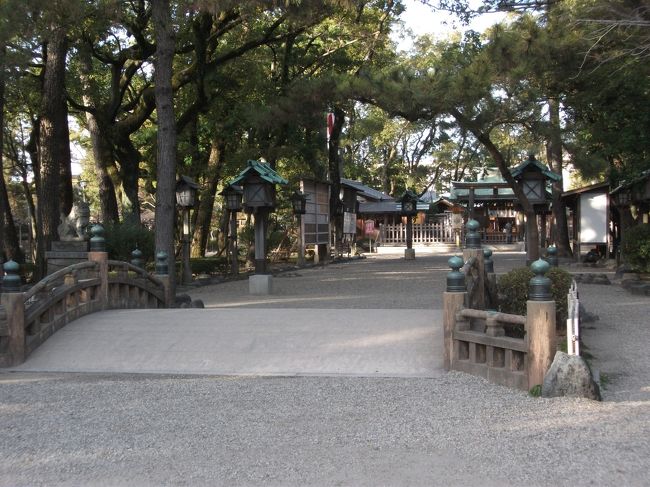 太鼓橋を渡って本殿へ。