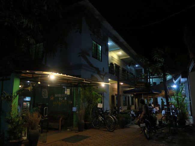 3泊したマントラ・アンコール・ブティツク・ヴィラともこれでお別れ。<br /><br />レンタサイクルはハズレだったが、トータルで考えるとリーズナブルでとても良い宿だった。<br /><br />最後に空港までのトゥクトゥクを手配してもらった。