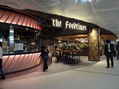 出発地の福岡空港は現在改修工事中です。
手荷物検査場前に新しくフードコートがオープンしていました。
九州各地の名物料理が食べられるようです。