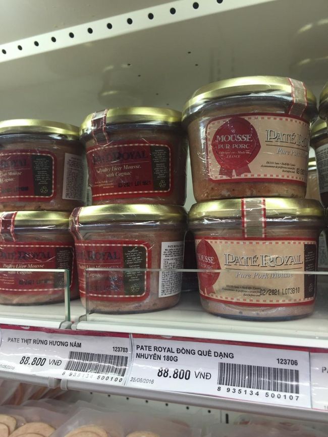 以前に買ったおフランス産パテが。ここはハノイのスーパーと違って品揃えが豊富。
