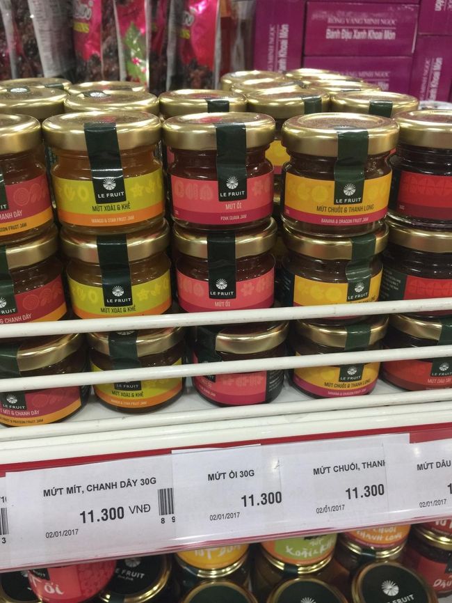 ジャム。見たこともない南国フルーツのフレーバーがあって楽しい。