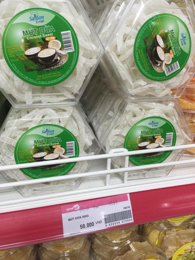 ココナッツの砂糖漬け。美味しいけどカロリーがね。。。