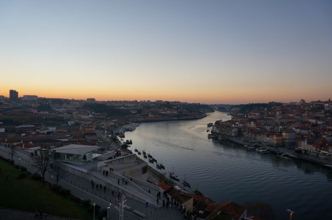 本日2度目の光景。日の入り間近の夕景もキレイだなぁ。<br />