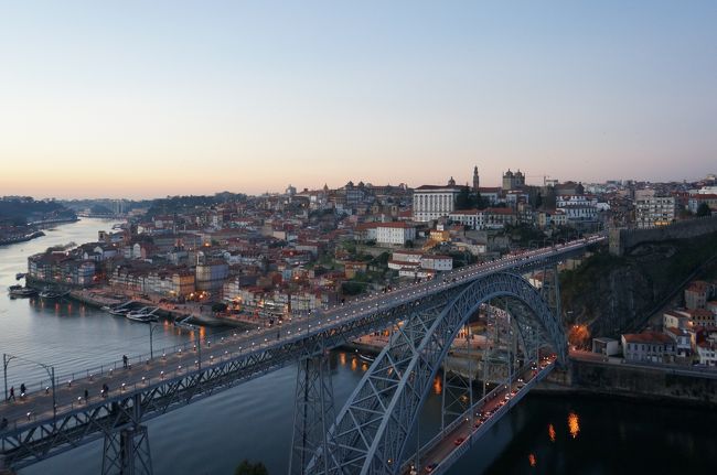 ドン・ルイス1世橋がライトアップし始めました。