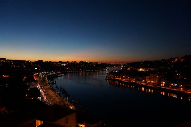 冬は日の入りが18時前で観光する時間が足りないから敬遠してたんだけど、こういう景色が比較的早い時間に見れるから、冬のヨーロッパも悪くないなぁと思った。GWでさえ日の入りは21時を過ぎるからなかなか見れないんだよね。