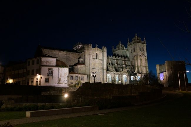 カテドラルもライトアップ。