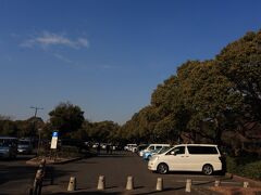 駐車場

元浜公園ですが
そろそろ
手前の駐車場は満車ですね