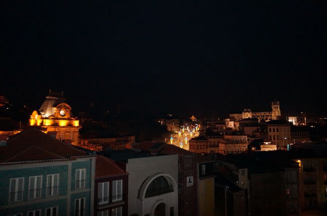 部屋からはサン・ベント駅(左)とカテドラル(右)の両方が見れるベストロケーション。