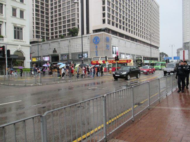 雨の梳士巴利道。