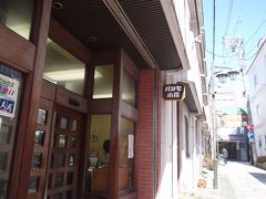 以前から気になってた松本の老舗「小松パン店」（パンセ小松）

サパンジさん同様、看板アピール度かなり低めの外観ですが・・・