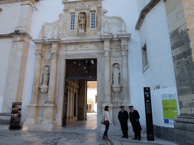 世界遺産のコインブラ大学へ。