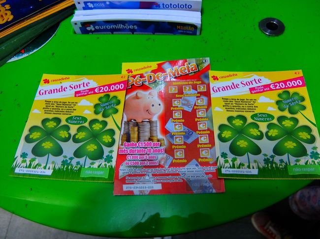 宝くじ（スクラッチ）。