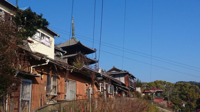 天気もいいので千光寺へ歩いて行くことに。<br /><br />細い坂、階段を右へ左へ。<br /><br />途中途中の絶景スポットをたのしむには、歩くのが一番。