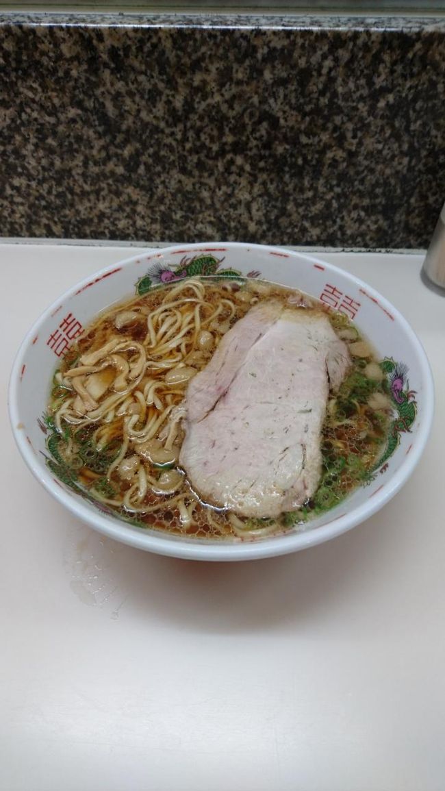 おかあちゃんは初めてなので、中華そばを。<br /><br />けど、わたしの焼きそばを気に入り、途中からやきそばを奪われた。