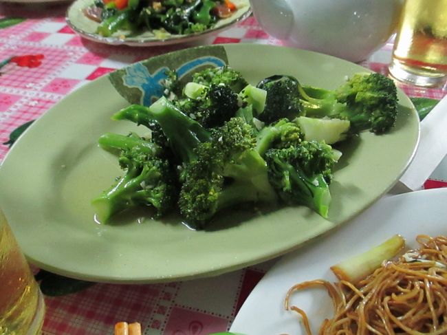 ブロッコリーのガーリック炒め。ビールと合いますね。