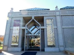 アーサー･M･サックラー･ギャラリー。フリーアギャラリーを訪ねたら、隣接するこの美術館に導かれた。初訪問。受付で、フリーアギャラリーは閉鎖中と判明。「コーラン展」開催中。古代のアジア･中東諸国の美術が中心で、非常に多彩